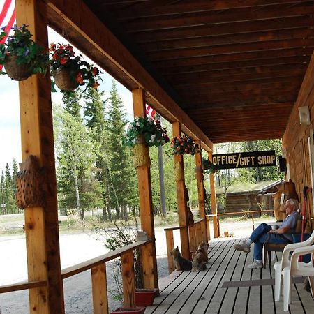 The Golden Bear Motel Ток Екстер'єр фото