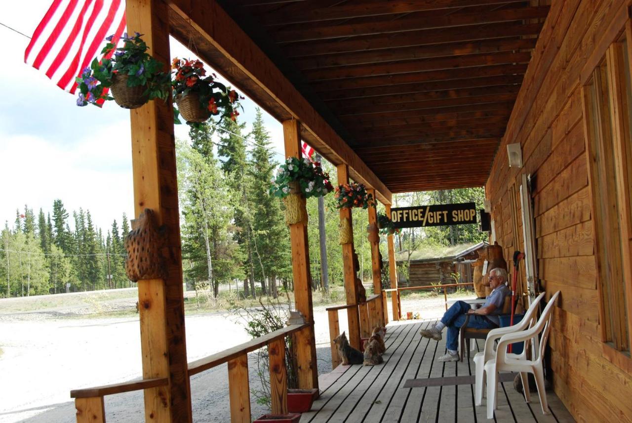 The Golden Bear Motel Ток Екстер'єр фото