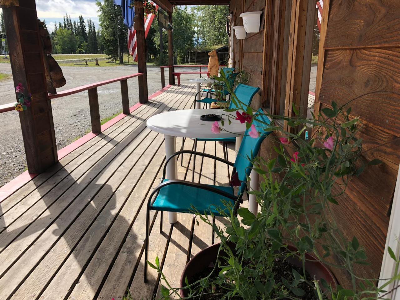 The Golden Bear Motel Ток Екстер'єр фото