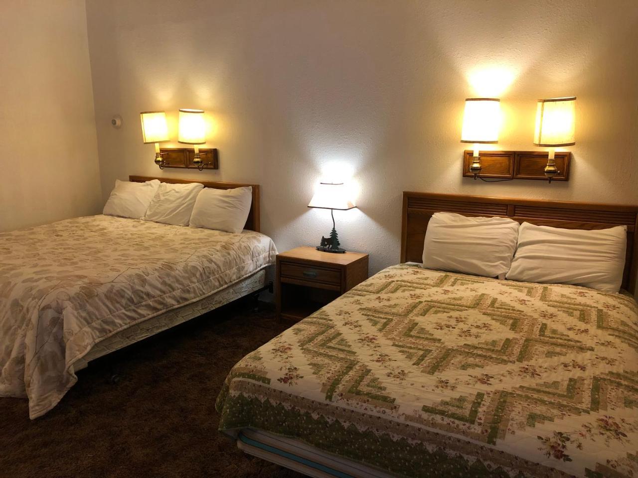 The Golden Bear Motel Ток Екстер'єр фото